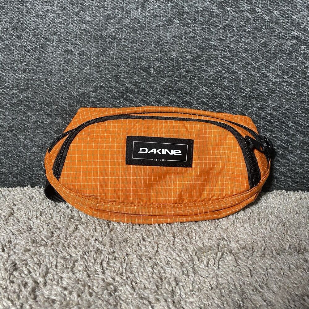 Dakine Hip Pack / Fanny Pack / Waist Bag - Double Pockets - Adjustable Waist